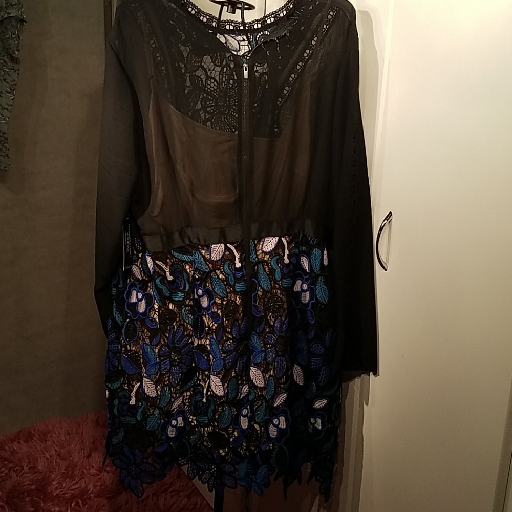 Dress - Picture 5 of 5